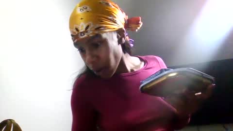 Snapshot of slimmmgooodiexoxo chatting on December 13, 8:54 am slimmmgooodiexoxo online show from December 13, 8:54 am