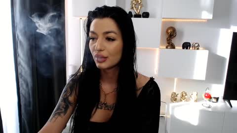 Snapshot of slut_tattoogirl chatting on January 7, 7:52 am Ariana online show from January 7, 7:52 am