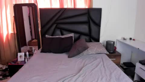 slutty_venus7 online show from July 19, 3:14 pm