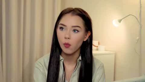 Snapshot of slyshypie chatting on October 12, 3:47 pm Lily online show from October 12, 3:47 pm