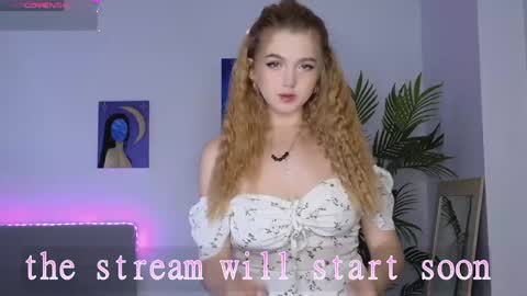 Snapshot of small_blondee chatting on January 21, 11:13 am Emily online show from January 21, 11:13 am