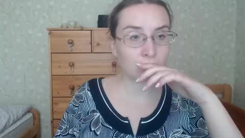 Snapshot of smart_rose chatting on March 2, 11:41 am smart_rose online show from March 2, 11:41 am