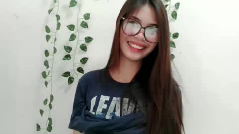 Snapshot of smellon_shake chatting on October 19, 5:42 am Julia online show from October 19, 5:42 am