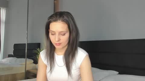 Snapshot of smile_forever_ chatting on October 18, 9:01 am Bella online show from October 18, 9:01 am