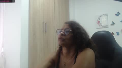 Snapshot of smilet_milf chatting on February 27, 12:02 pm Smileth online show from February 27, 12:02 pm