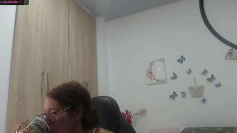 Snapshot of smilet_milf chatting on February 28, 11:47 am Smileth online show from February 28, 11:47 am
