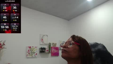 Snapshot of smilet_milf chatting on October 2, 1:16 pm Smileth online show from October 2, 1:16 pm