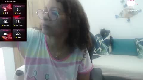 Snapshot of smilet_milf chatting on February 8, 12:06 pm Smileth online show from February 8, 12:06 pm