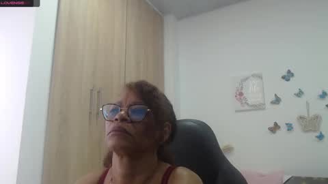 Snapshot of smilet_milf chatting on March 1, 12:12 pm Smileth online show from March 1, 12:12 pm