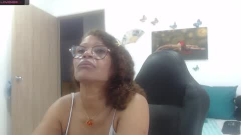 Snapshot of smilet_milf chatting on March 6, 11:47 am Smileth online show from March 6, 11:47 am
