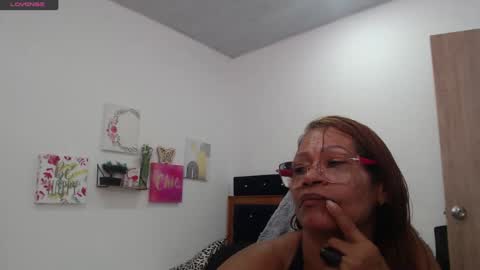 Snapshot of smilet_milf chatting on October 6, 5:40 pm Smileth online show from October 6, 5:40 pm