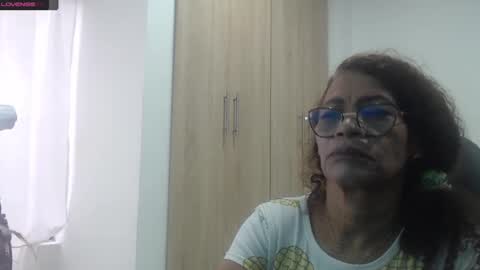 Snapshot of smilet_milf chatting on January 28, 11:28 am Smileth online show from January 28, 11:28 am