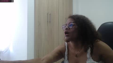 Snapshot of smilet_milf chatting on January 20, 12:18 pm Smileth online show from January 20, 12:18 pm