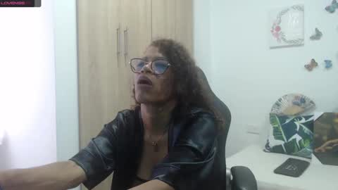 Snapshot of smilet_milf chatting on February 10, 11:36 am Smileth online show from February 10, 11:36 am