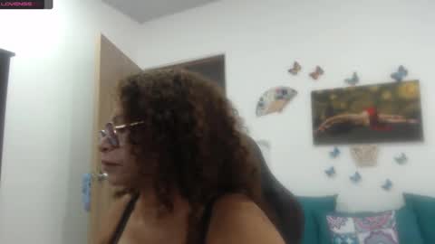 Snapshot of smilet_milf chatting on March 9, 11:58 am Smileth online show from March 9, 11:58 am