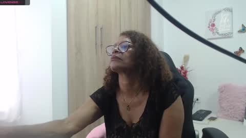 Snapshot of smilet_milf chatting on February 22, 12:08 pm Smileth online show from February 22, 12:08 pm