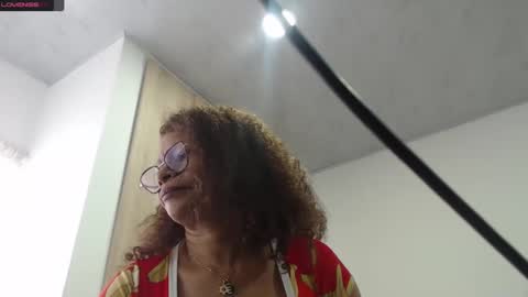 Snapshot of smilet_milf chatting on January 15, 12:58 pm Smileth online show from January 15, 12:58 pm