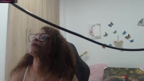 Snapshot of smilet_milf chatting on February 26, 11:54 am Smileth online show from February 26, 11:54 am