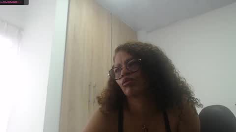 Snapshot of smilet_milf chatting on January 10, 11:54 am Smileth online show from January 10, 11:54 am