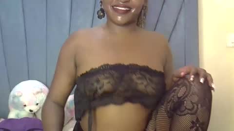Snapshot of smiley_berry chatting on September 22, 10:08 pm smiley_berry online show from September 22, 10:08 pm