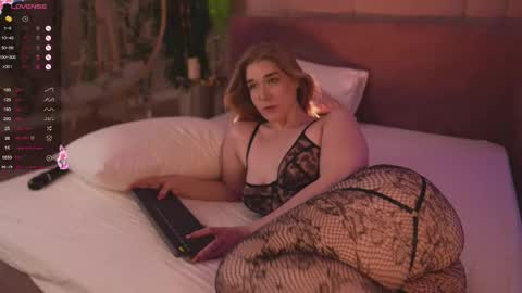 Mia online show from November 30, 10:52 am