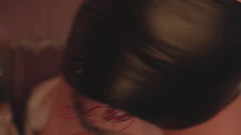 Mia online show from December 17, 10:30 am