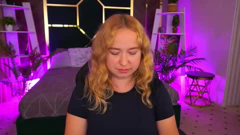 Snapshot of smilingladyy chatting on September 23, 12:36 pm smilingladyy online show from September 23, 12:36 pm