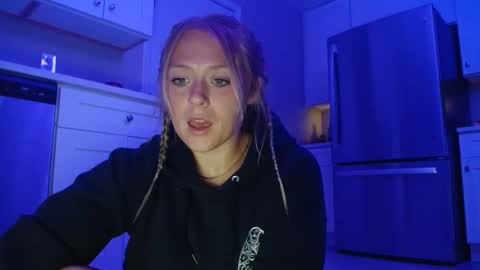 sneakyalicek online show from October 1, 1:10 am