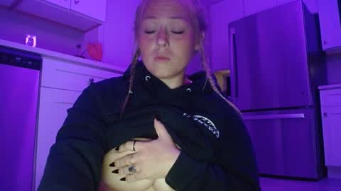 sneakyalicek online show from September 9, 1:38 am