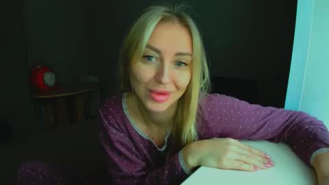 Snapshot of snezanablond chatting on February 24, 5:41 am Sneja online show from February 24, 5:41 am