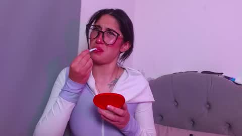 IG     OF red moonn online show from October 12, 4:37 am