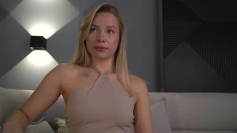 Snapshot of snow_is_falling chatting on March 2, 7:21 am Candice Snow online show from March 2, 7:21 am