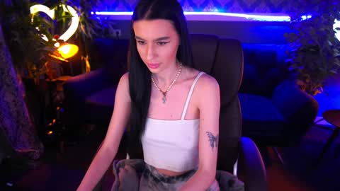 snow_whiteeex online show from January 24, 2:08 pm