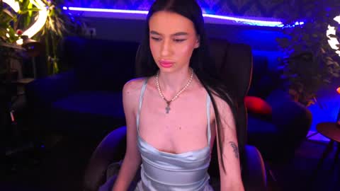 snow_whiteeex online show from January 31, 2:28 pm