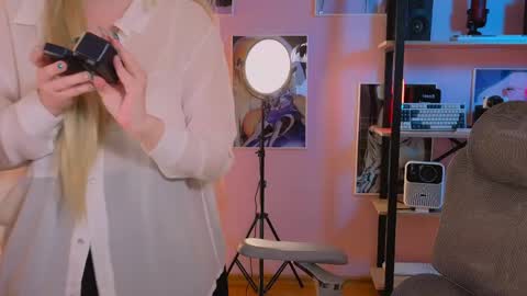 Ellie online show from May 13, 5:24 am