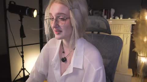 Ellie online show from May 17, 10:36 am