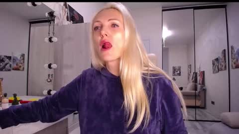 Monna online show from November 11, 2:58 pm