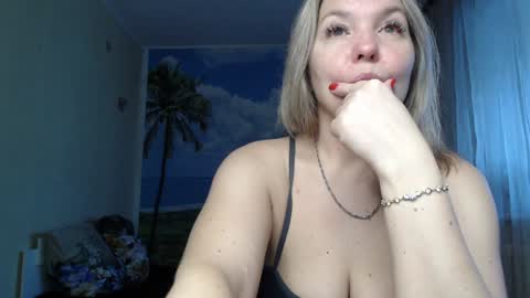 Snapshot of soaring_love chatting on February 5, 4:37 am Masha online show from February 5, 4:37 am