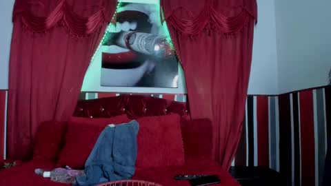 Snapshot of sobigcurvy44 chatting on February 28, 2:42 am leidy online show from February 28, 2:42 am