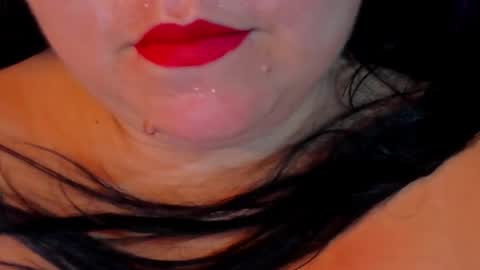 Snapshot of sobigcurvy44 chatting on December 19, 7:51 pm leidy online show from December 19, 7:51 pm