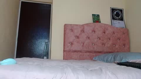 Soffy Moore online show from December 5, 9:05 pm