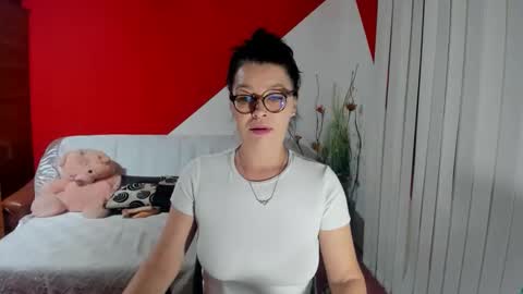 Snapshot of soffy_skye chatting on September 18, 5:06 am Soffy online show from September 18, 5:06 am