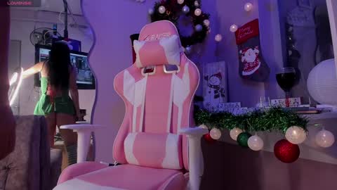 sofhia_turner online show from December 9, 12:51 pm