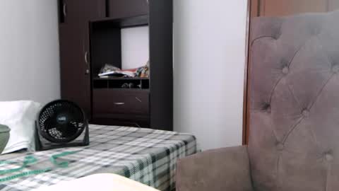 Sofa Castellanos online show from July 17, 3:27 pm
