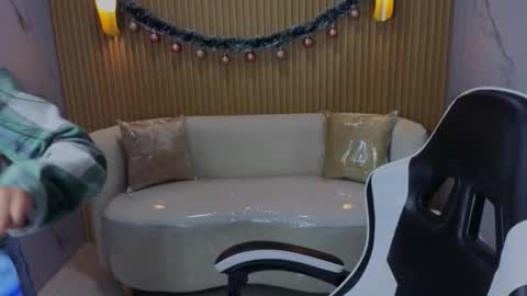 Online 800 to 1400 online show from January 17, 8:05 pm