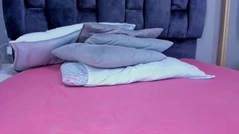 valen online show from December 15, 8:36 pm