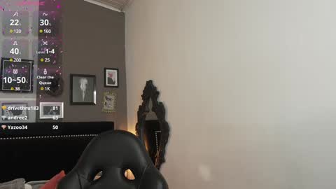   online show from February 3, 11:15 pm