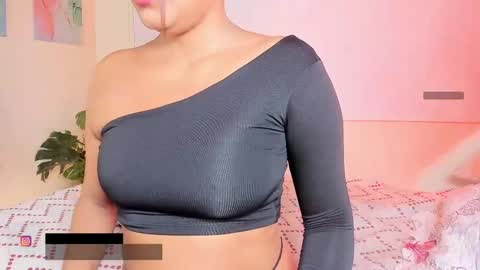 Snapshot of sofia__lujan chatting on September 18, 9:41 am call me L U online show from September 18, 9:41 am