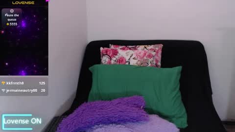 Snapshot of sofia__whitee chatting on September 18, 9:19 am sofia whitee online show from September 18, 9:19 am