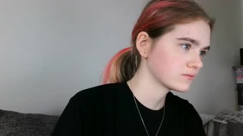 sofia bloomm online show from June 18, 9:14 am